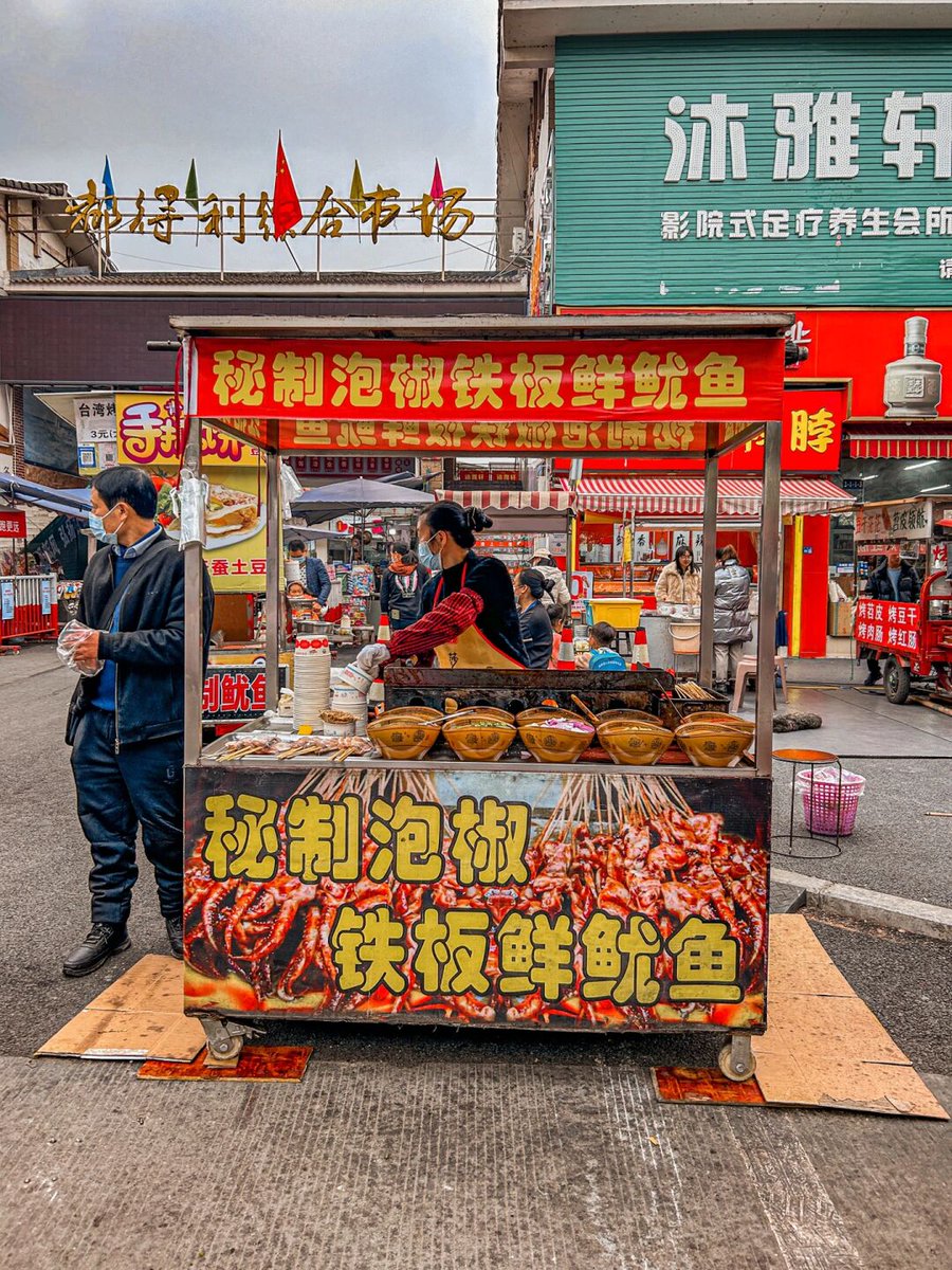 LenaMontpellier's tweet photo. "Street Food Alert! Crispy fried squid skewers + tangy chili-lime dip = Perfect on-the-go bite  #StreetFoodLovers #SnackTime" https://t.co/0OymAVmOEb
