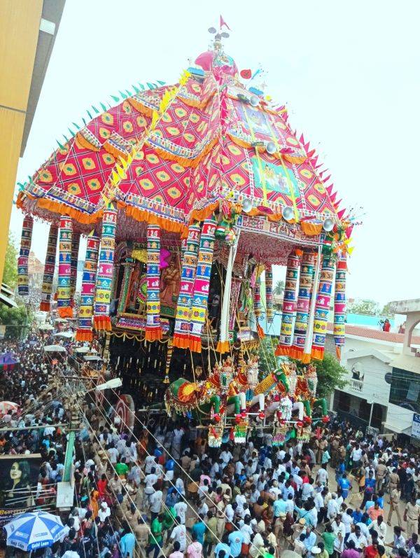 Surya3605's tweet photo. ஆராவ முதனே யன்பருக் கன்பனே யாடியுன் 

தேரோடு திருவீதி தனிலே திளைத்துத் துதித்துப்

பாரே பிளக்கப் பறைகொட்டப் பண்முறை பாடினோம்

ஆரூரா தியாகேசா ஆரூரா தியாகேசா ஆரூரா https://t.co/VfolURWVhC