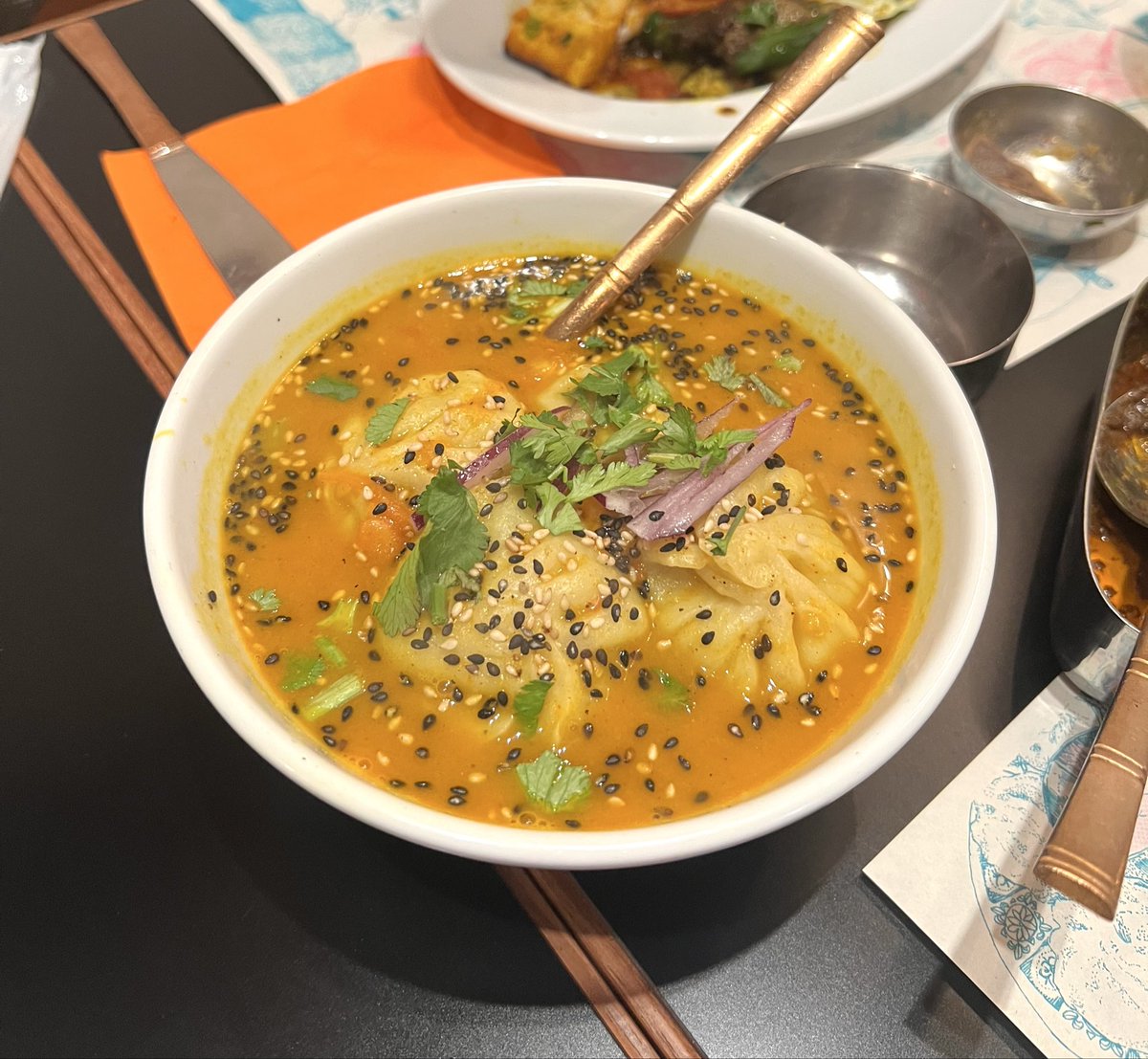 あんとん tweet media