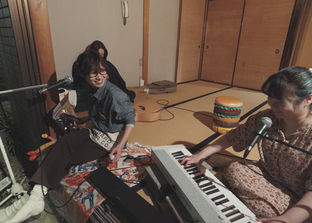 tori_piano's tweet photo. 昨日はありがとうございました💫
オリジナルが良かったと
声が聞けて嬉しかった🙌
㍉ちゃんの曲いいよねぇ｡ﾟ(ﾟ´ω`ﾟ)ﾟ｡✨

初披露も🥲感動でした✨👏
大拍手‼️👏

演奏少しだけストーリー載せました🎶
聴いてみてね

ハンバーガー🍔コーヒー☕️
ほんっと美味かった✨#sisters #torimiri https://t.co/A9MF4Y5WjD
