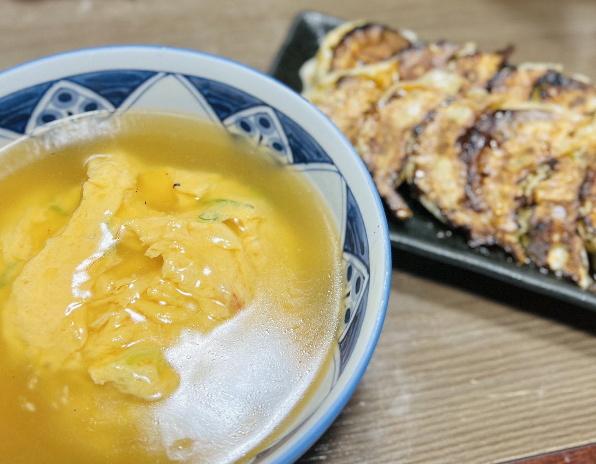 minatoya13's tweet photo. 忙しい時に有難いのが町中華の出前🛵
今夜はチャイナさんの天津飯と餃子を。
#城崎 #城崎温泉 #みなとや #城崎温泉みなとや #豊岡市 #城崎温泉グルメ #町中華 #その名もズバリ #チャイナ #出前 #ありがたい #天津飯 #餃子 #夕食 #食べる久保田 #kinosaki #kinosakionsen #toyooka #tenshinhan #gyoza https://t.co/VuoRoEAtvH