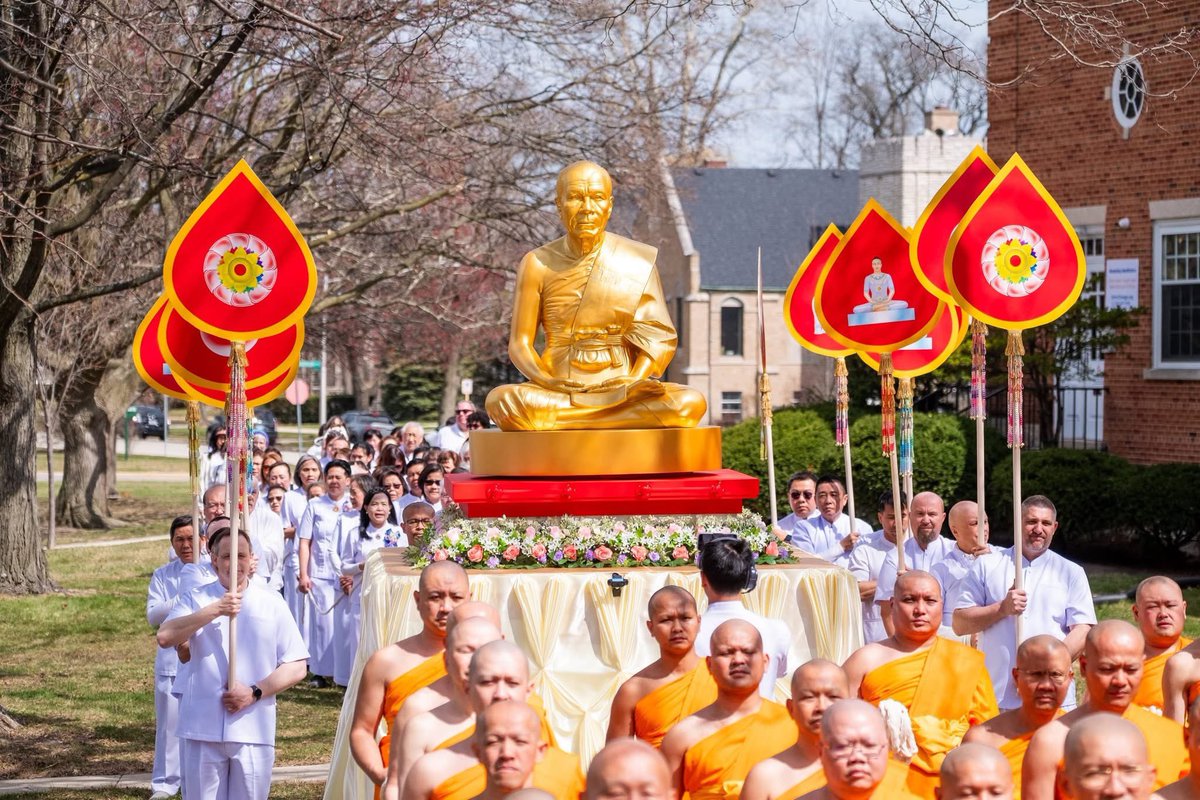 พิธีอัญเชิญรูปหล่อพระมงคลเทพมุนี (สด จนฺทสโร)
บูชาธรรม ๘๒ ปี หลวงพ่อธัมมชโย 
ประดิษฐาน ณ ห้องมงคลรัตนโชติ วัดพระธรรมกายชิคาโก