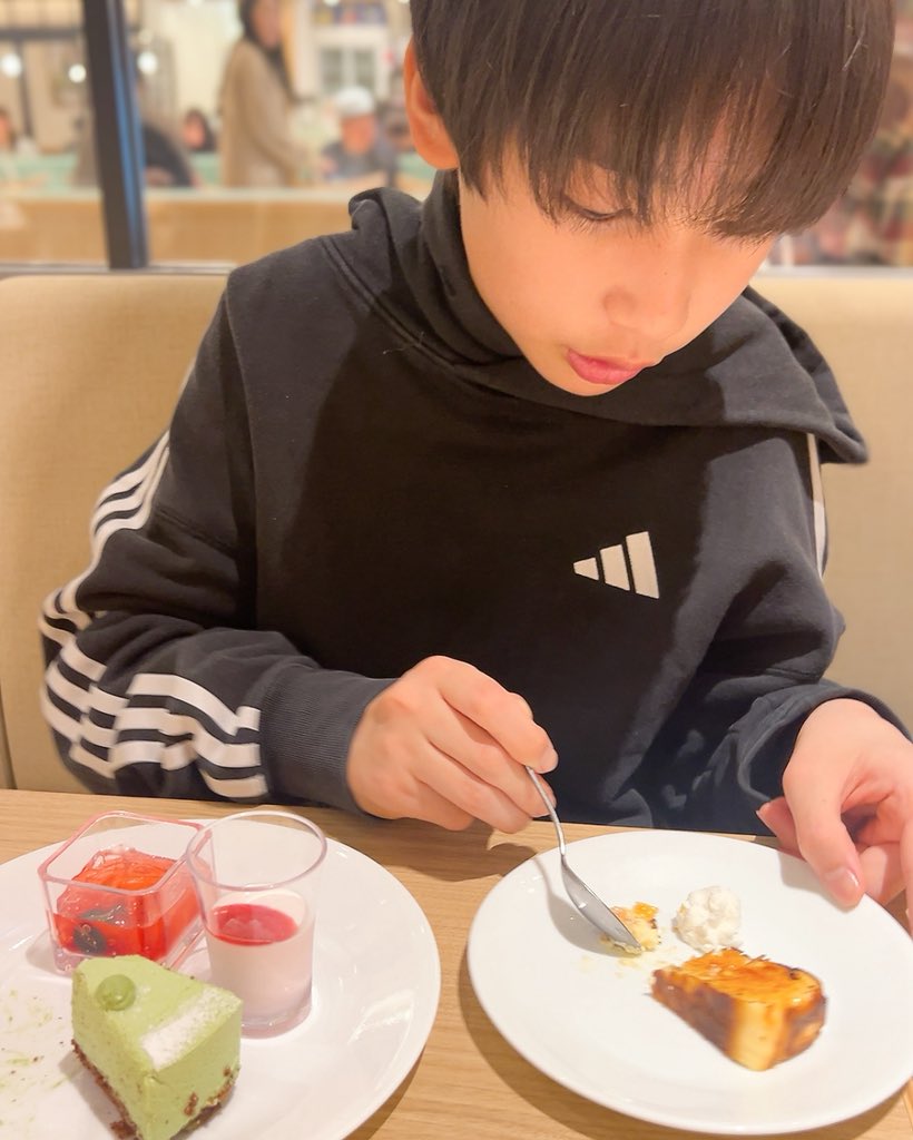 ayaki_hirano_'s tweet photo. ブュッフェ大好き🍽️💕
今まで、小学生料金だったのがありがたかったです。

大人料金になっても、
ブュッフェ大好きは変わらない！！

いっぱい食べて大きくなるぞー💪 https://t.co/PKd1SMcSMB