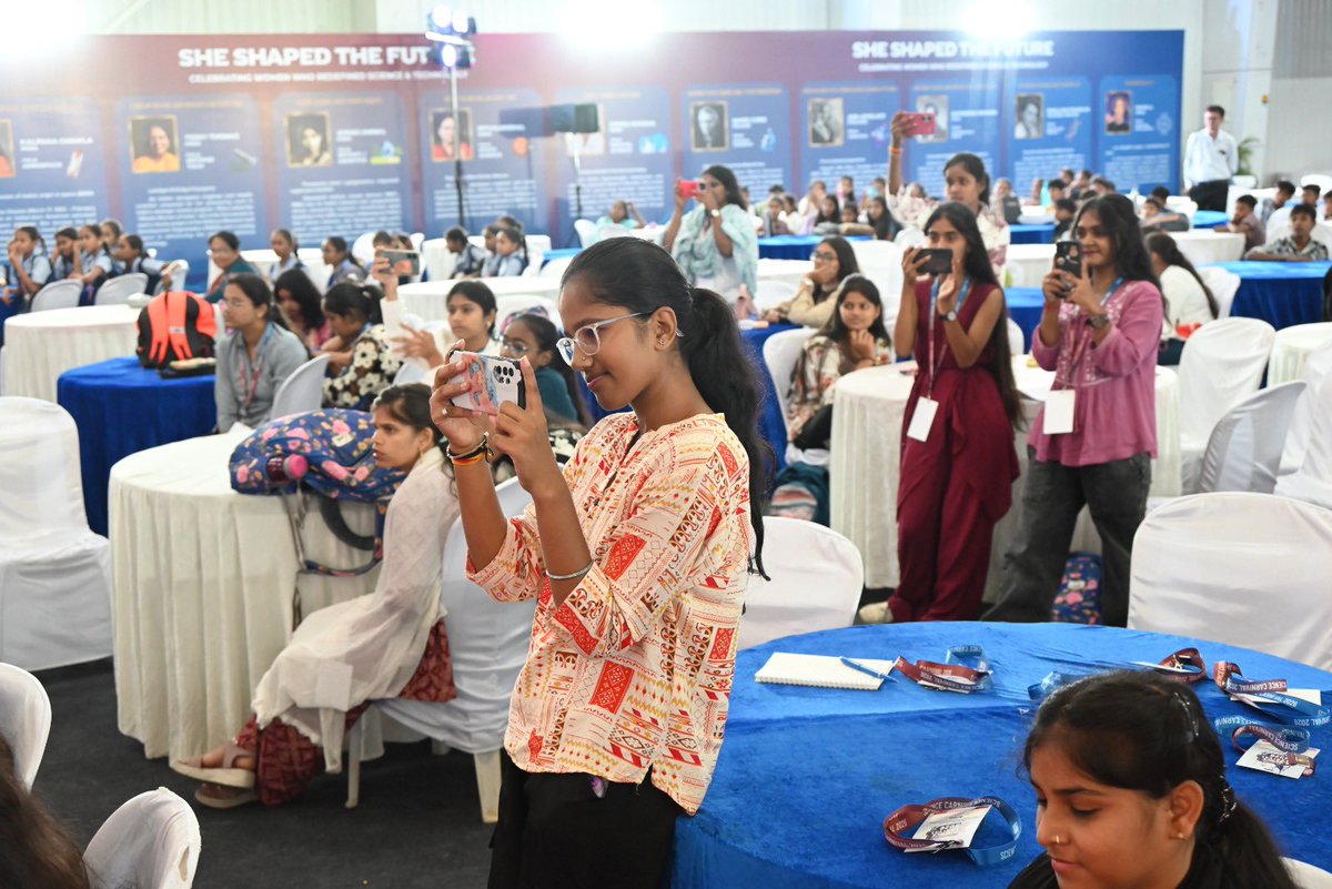 GujScienceCity's tweet image. साइंस कार्निवल 2026 में विभिन्न रोमांचक गतिविधियों की झलक!
गुजरात साइंस सिटी में आयोजित इन इंटरैक्टिव और ज्ञानवर्धक गतिविधियों ने हर उम्र के दर्शकों को सीखने और खोज की एक अनोखी दुनिया से जोड़ा।
#ScienceCarnival2026 #GujaratScienceCity #Activities #ExploreScience #Innovation #STEM