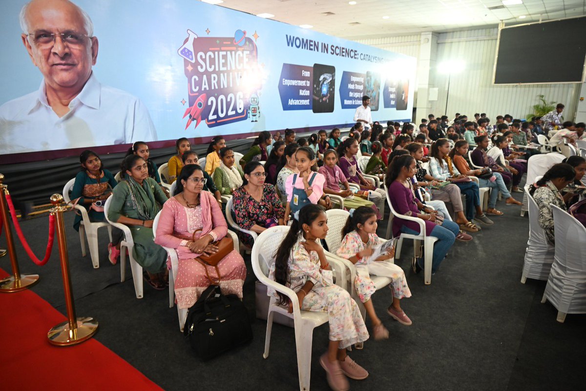GujScienceCity's tweet image. साइंस कार्निवल 2026 में विभिन्न रोमांचक गतिविधियों की झलक!
गुजरात साइंस सिटी में आयोजित इन इंटरैक्टिव और ज्ञानवर्धक गतिविधियों ने हर उम्र के दर्शकों को सीखने और खोज की एक अनोखी दुनिया से जोड़ा।
#ScienceCarnival2026 #GujaratScienceCity #Activities #ExploreScience #Innovation #STEM