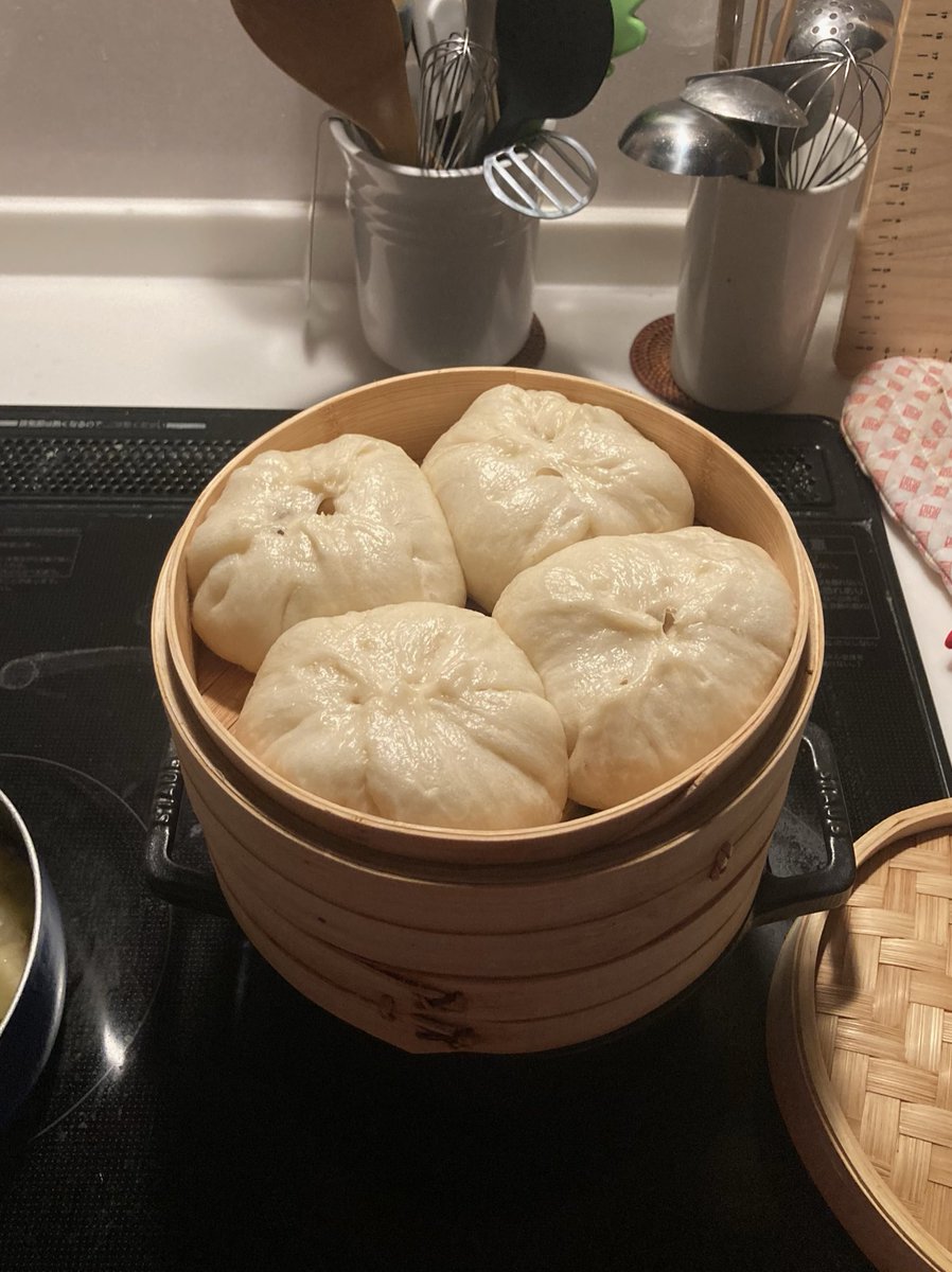 JingshangT87743's tweet photo. 手作り肉まんと胡麻あんまんもっちもち肉汁が溢れて超絶美味しくできた🤤 https://t.co/epOQrzk9RE