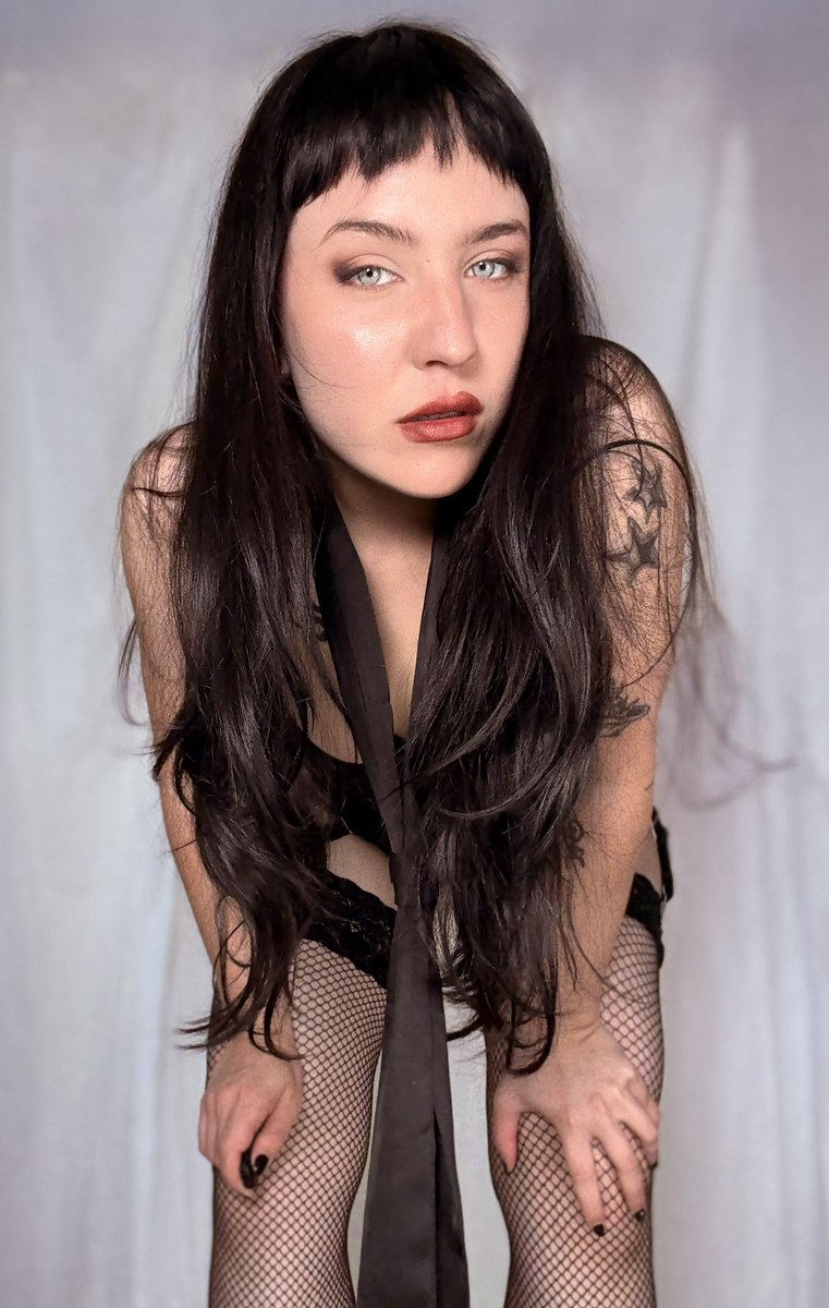 Goddess Maxine Voss tweet media