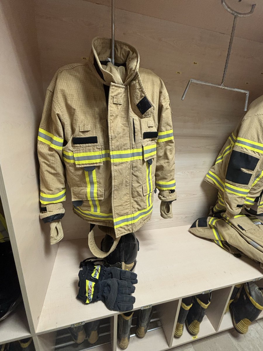 Haydaroz_7171's tweet image. Yine bugün seksi olduk🤭
Belki yaralıyı kurtarmasalardı hala yaşıyordu
Hepimizin başı sağolsun😁🔥🚒🧑‍🚒
#tatbikat #yangın #kurtarma