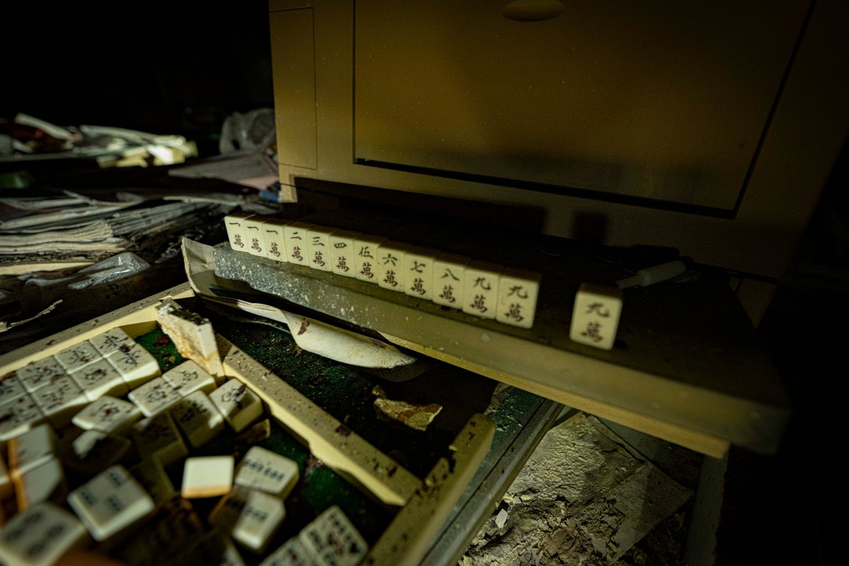 komamasa's tweet image. 朽ち果てた事務所と役満
#Abandoned  ＃Urbex　#廃墟