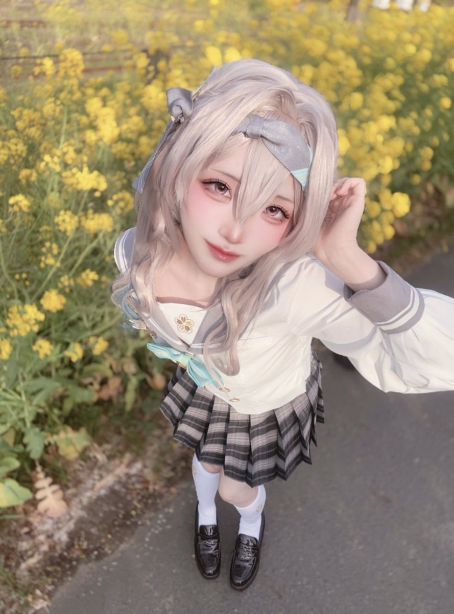hoyoyukich19134's tweet photo. 本日初ロケ撮でした✨️制服ホタル〰️💖
菜の花と桜が沢山咲いていて、沢山とてもいいお写真を撮って頂きました🥰 https://t.co/WtHjUyMyKs