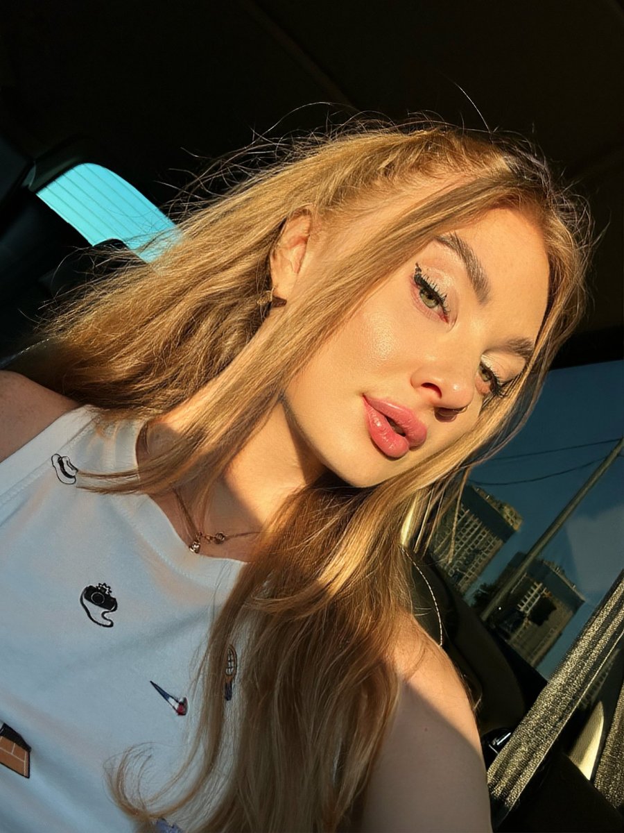 Foxy Mira tweet media