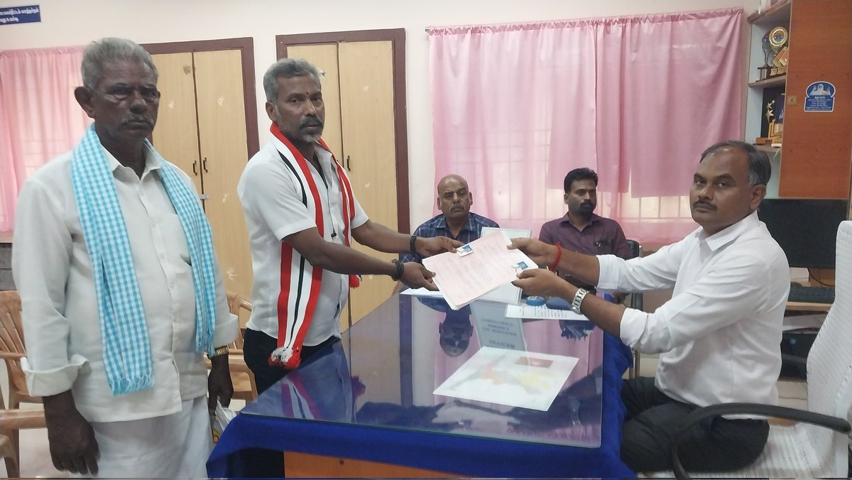 apadmk's tweet photo. அண்ணா புரட்சித்தலைவர் அம்மா திராவிட முன்னேற்றக் கழகத்தின் சார்பாக
 *ஸ்ரீரங்கம் சட்டமன்ற வேட்பாளராக போட்டியிடும் திரு K.சக்திவேல்* அவர்கள் இன்று வேட்பு மனு தாக்கல் செய்தார்

நல்லவர் இலட்சியம்!!  வெல்வது நிச்சயம் !!

உங்கள் சின்னம் #பலாப்பழம் 
உங்கள் வாக்கு #பலாப்பழம் https://t.co/xgB5gzdbbG