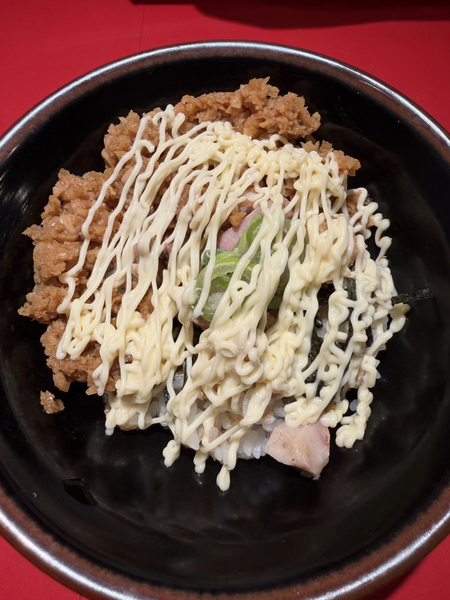 ootsuto's tweet photo. 家系ラーメン 王道乃印 @新橋
チャーシューメン 3枚 1,100円
ほうれん草 150円
半チャーシューまぶしごはん 150円
アブラオオメ
王道家系にしてはあっさり目で、これはこれで美味い😋 https://t.co/WCufXgRr6C