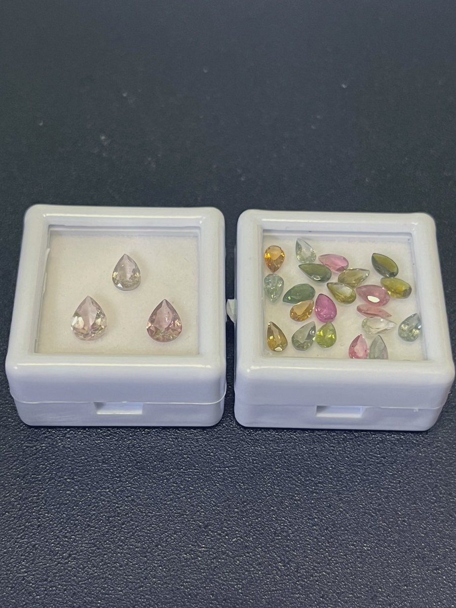 mono_236's tweet photo. 土曜に念願のミネラルマルシェ行った
欲しかった黄鉄鉱も買えたし他にも気になってたやつ色々買えて満足👍
また近くでやってたら行きたい https://t.co/Yfz4mtdcFB