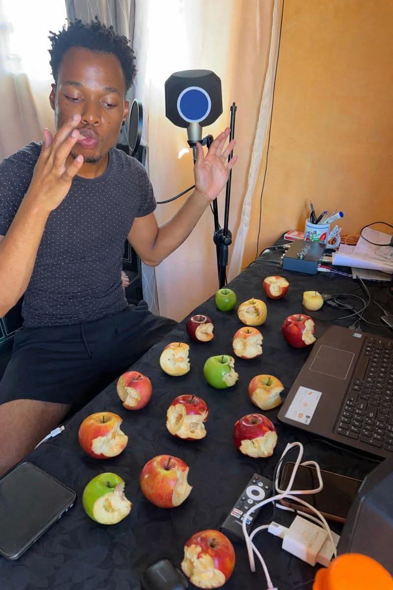 bravedigital_'s tweet image. Me And My Design Projects 😁

Let's roundoff abeg 👨‍💻

#BraveDigital #DesignAndPrint