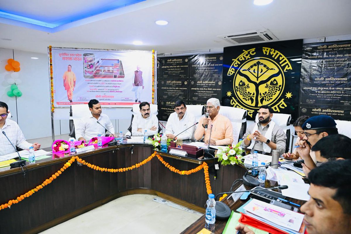 BagpatDm's tweet image. आज लखनऊ में आयोजित #UPCM @myogiadityanath जी के कार्यक्रम का लाइव प्रसारण #बागपत कलेक्ट्रेट सभागार में देखा गया तथा मा0 जनपद प्रभारी मंत्री / राज्य मंत्री श्री जसवंत सिंह सैनी @JaswantSainiBJP जी एवं अन्य मा0 जनप्रतिनिधियों ने 15 आंगनवाड़ी कार्यकर्त्रियों/मुख्य सेविकाओं को