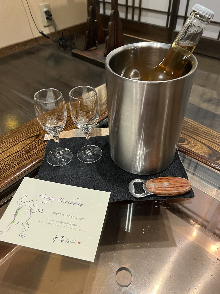 miiiiiitan____'s tweet photo. ディナーから帰ってきたらお誕生日おめでとうのやつ置いてあった！わあ！！ https://t.co/s0QMWcyyHa