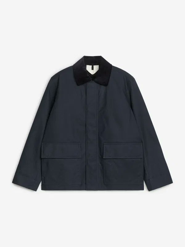 keokeubbang's tweet photo. 260330 #whatsungjinwore ParkSungJJINiya S2 Ep.68

ARKET 
Waxed cotton jacket in dark blue
£79.50 (Rp1.800.000)

A. Lange &amp; Söhne 
1815 Chronograph white gold
$64,875 (Rp1.050.130.000)
#DAY6 #SUNGJIN #데이식스 #성진 https://t.co/H6pDscQ8Zt
