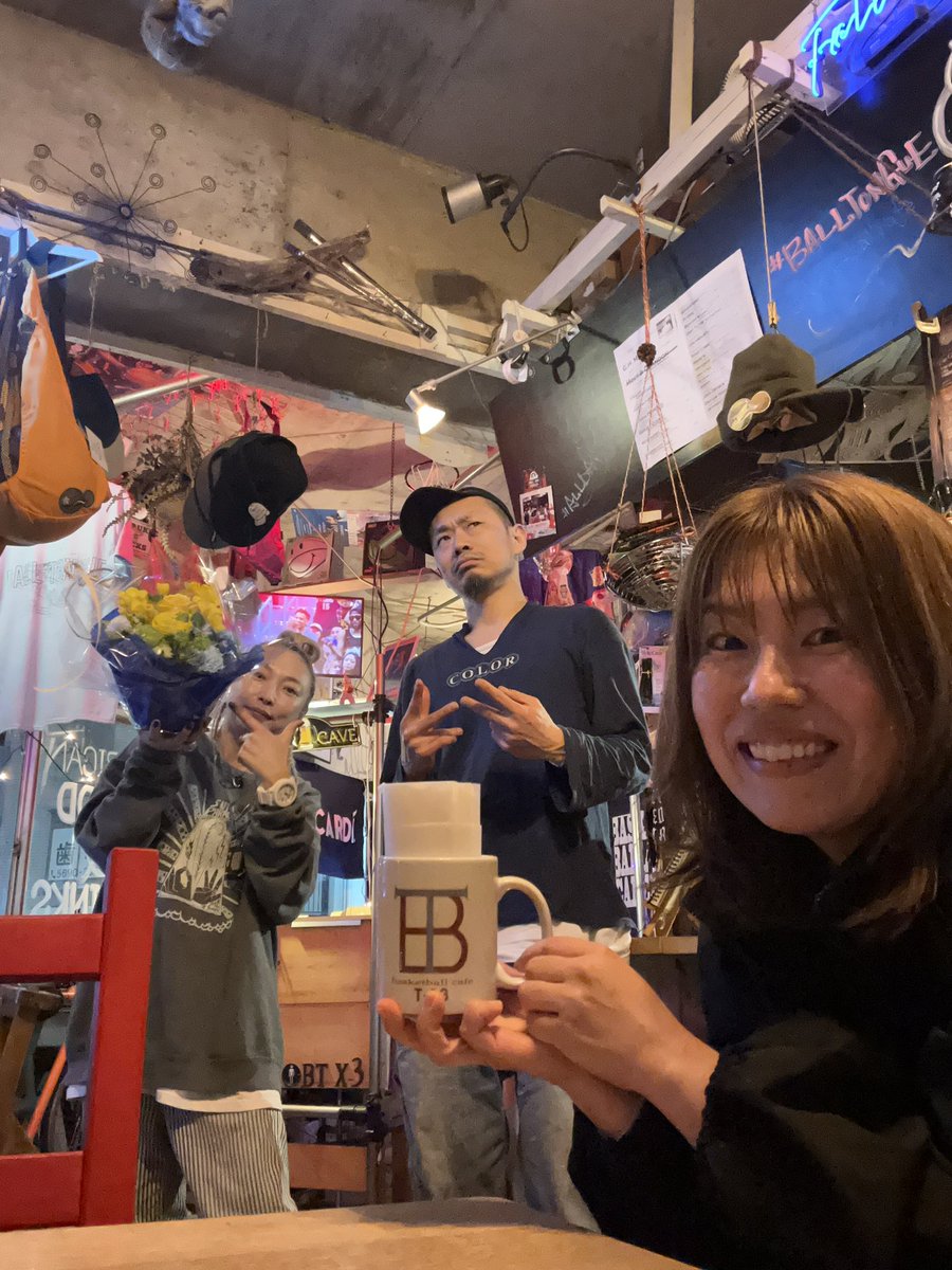 07ok30's tweet photo. ご無沙汰でした
@basketballcafe balltongue🏀
オーダー迷ったけど
私的　王道に落ち着く😋
やっぱりどこよりもおいしいんだよ
最高🙌🏻
手作りフレンチフライはお持ち帰り🍟
お腹パンパン幸せ
まーくん&amp;はづきちゃんと話せて嬉しかったー！
19周年おめでとう！ https://t.co/eK4ZnNpwH4