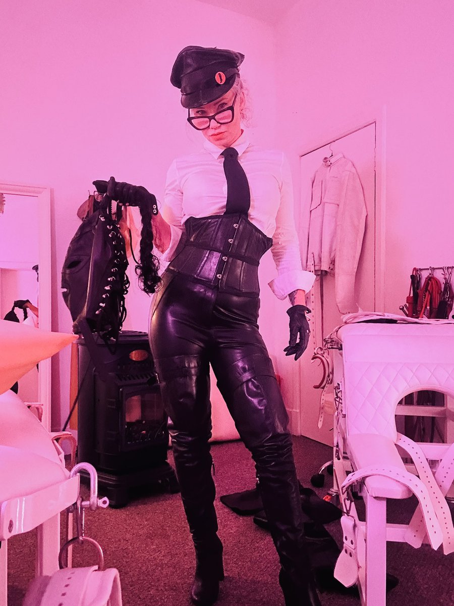 mistress_inka's tweet photo. Afternoon leather lovers https://t.co/kJHHwQAnYb