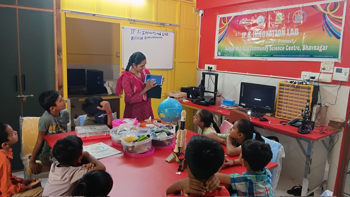 iplab_bhavnagar's tweet photo. Inspiring the next generation of innovators! 🚀
Primary students visited the IP Innovation Lab in Bhavnagar, sparking their curiosity and enthusiasm for STEM. From Quantum Science to 3D Printing, hands-on activities are helping shape a future driven by innovation.💡✨#IPAwareness https://t.co/tWbvItnTq4