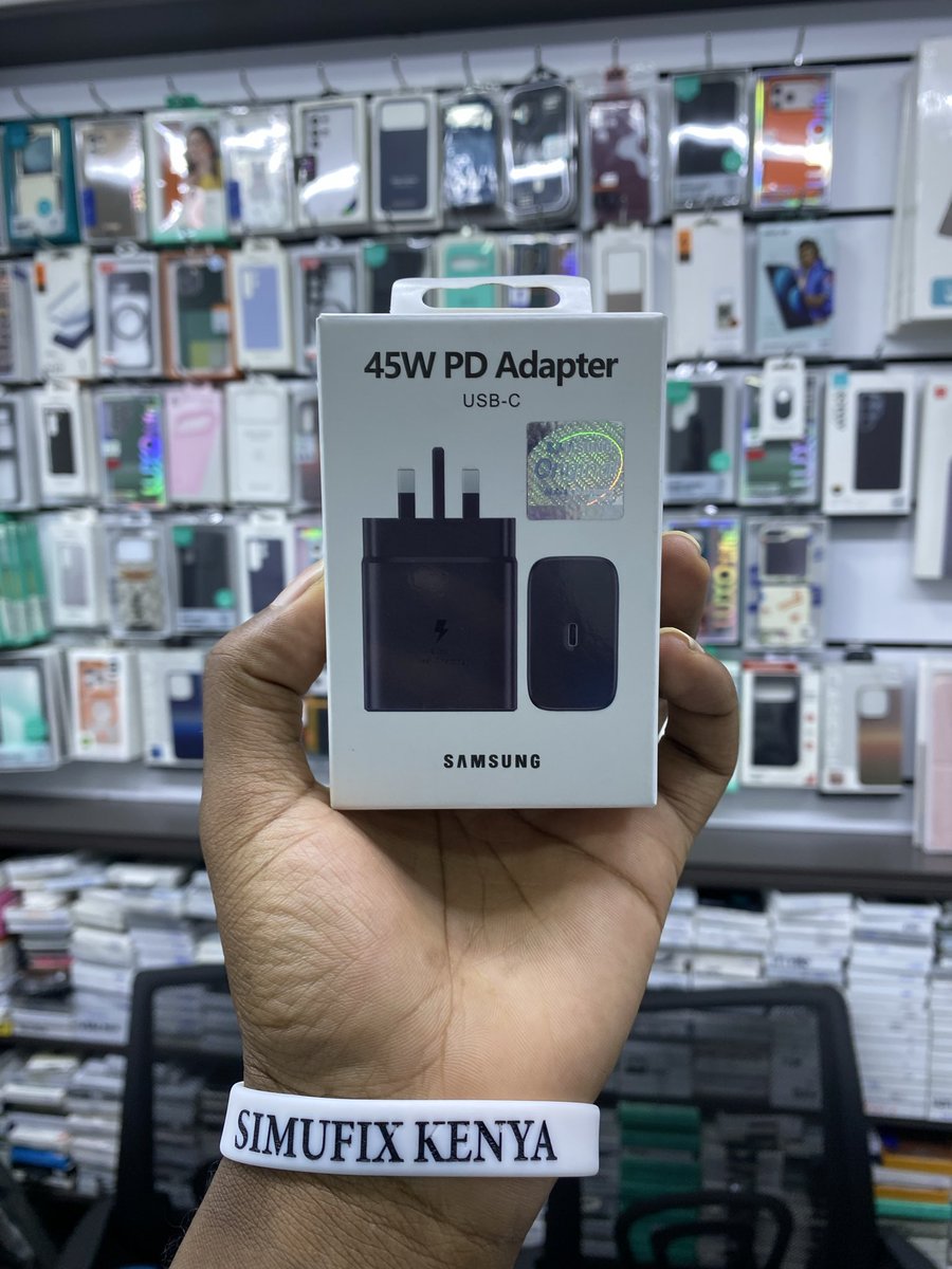SimuFixKe's tweet image. Fam,normalize charging your phone using its brand original charger. Hakuna siku simu hazifanani ztashare charger. Najua hamtaki kunitembelea haraka so ongeza hii tip ju itaokolea mahali. All this pia ziko avelebo #simufixkenya #OriginalChargers #phonecare