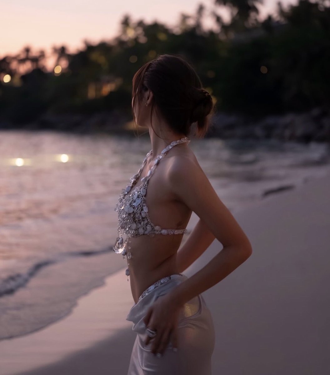 hourly lisa tweet media