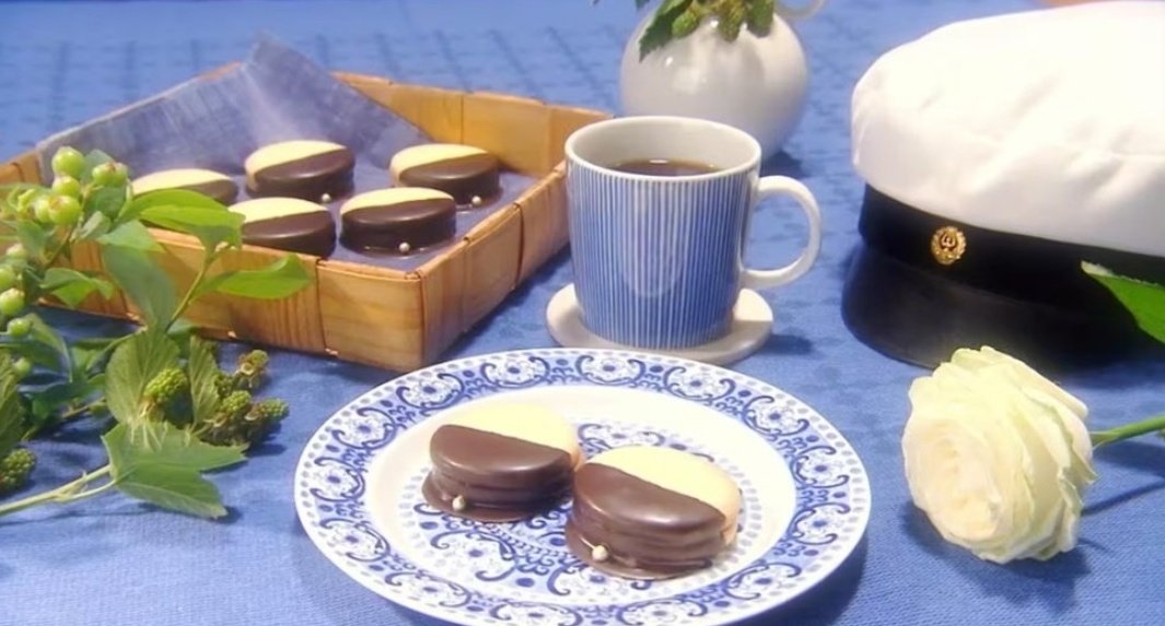 今夜(3/30)10時~NHKEテレで #グレーテルのかまど オンエア🎶 フィンランドで高校卒業を祝うクッキーのお話｡ヘンゼル､帽子型クッキーに挑戦！ #瀬戸康史 #キムラ緑子 #辻調