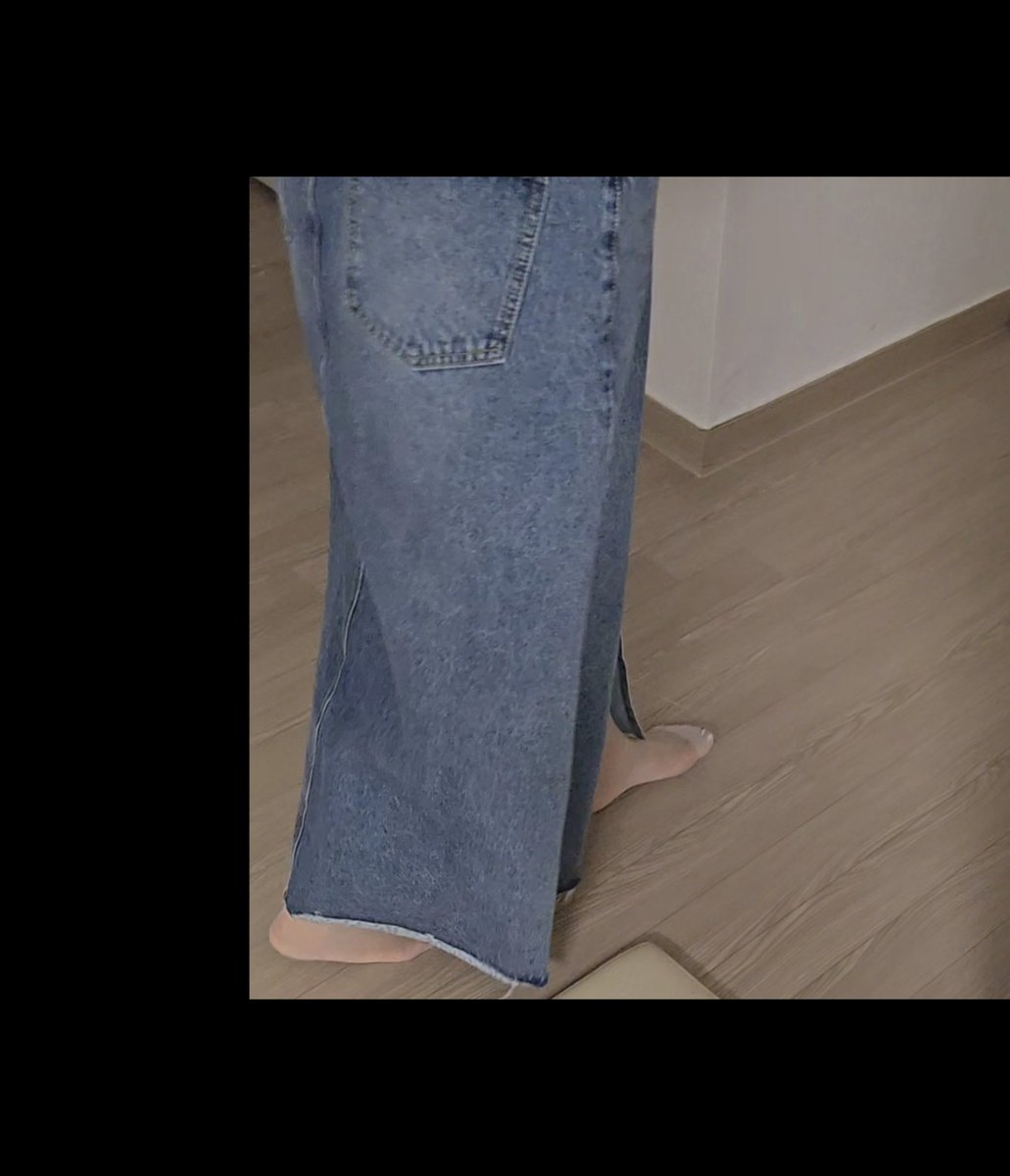 스타킹 신은 와이프의 일상 tweet media