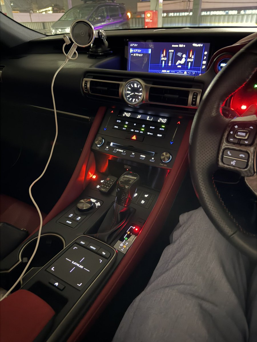 tarezouzeu's tweet photo. とゆうことでね
次の相棒はLEXUS RC300(ターボ)Fスポーツです

乗り心地が良すぎるのとブレーキ効きすぎて驚いている

オプションモリモリ
オレンジキャリパー、マクレビとサンルーフとTRDエアロついてて完全に一目惚れやった…

やっぱりクーペしか勝たん！！ https://t.co/VdF6CX0NKu