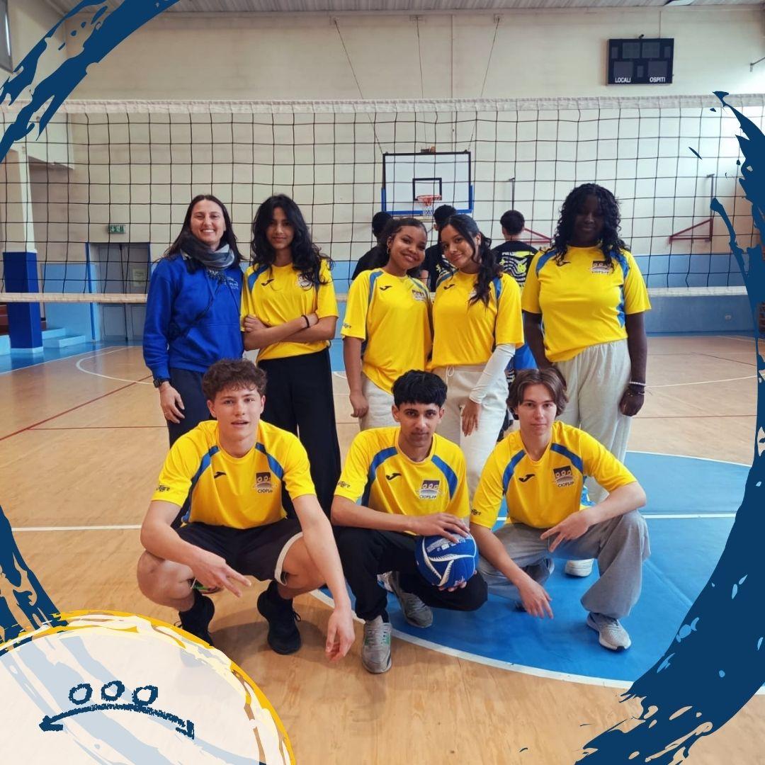 CIOFSFPFVG's tweet photo. Grande finale per il Torneo delle Amichevoli! 🏐

Gli alunni dei CFP di Conegliano, Padova e Trieste hanno dato il massimo in campo, giocando con sportività, agonismo e condivisione!
Ora si preparano per la DBCUP: pronti a dare il meglio di sé!

#TorneoAmichevoli #DBCUP #Sport https://t.co/rFz69cUvDn