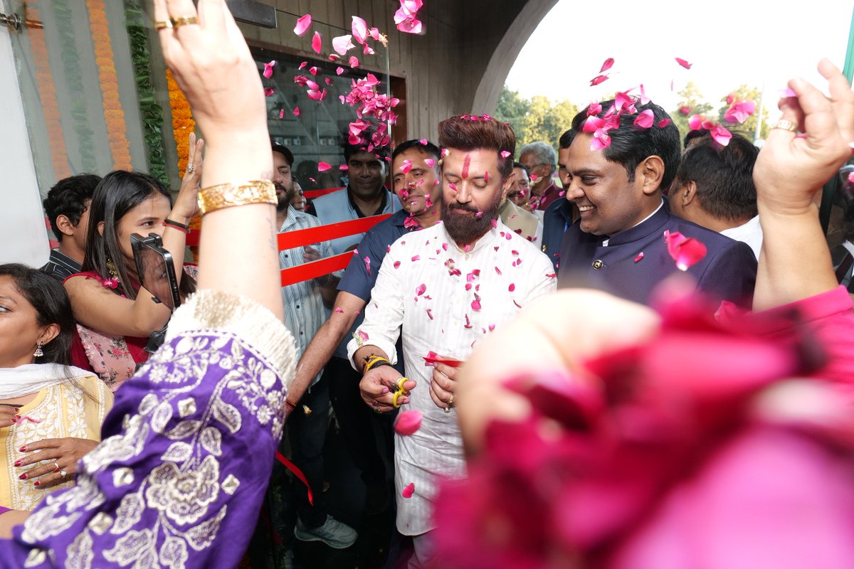 भारत सरकार के खाद्य संस्करण मंत्री एवं भारत के सर्वाधिक लोकप्रिय युवा नेता <a href="/iChiragPaswan/">युवा बिहारी चिराग पासवान</a>  जी को देश के प्रतिष्ठित मीडिया समूह इंडियन एक्सप्रेस द्वारा भारत के सर्वाधिक लोकप्रिय लोगों की सूची में 41 वें स्थान पर चयनित होने पर हार्दिक बधाई एवं शुभकामनाएं
#chiragpaswan  #cti