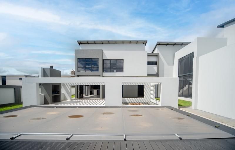 propcentralsa's tweet image. Step into your Six Fountains' dream home! View it now at buff.ly/0NT7RJZ listed for R10,600,000
5 Bedrooms| 5.5 Bathrooms| 3 Garages| Pool
Follow #PropertyCentral for #EXTREME property
#DreamHome #ModernLiving #EcoFriendly