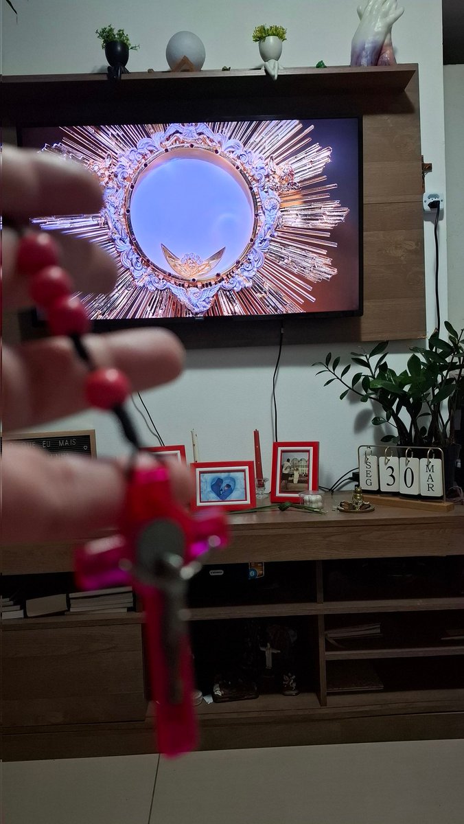 jeh_lasneau's tweet photo. 35º dia da Quaresma ✝️
Na fidelidade da madrugada, Deus prepara o coração para viver o essencial.
Hoje vamos falar sobre o amor que se derrama sem medida.
Um amor que cura, transforma e transborda graça em cada coração aberto.
#freigilson
#quaresma
#35de40
#rosariodamadrugada https://t.co/w89frZNmPR