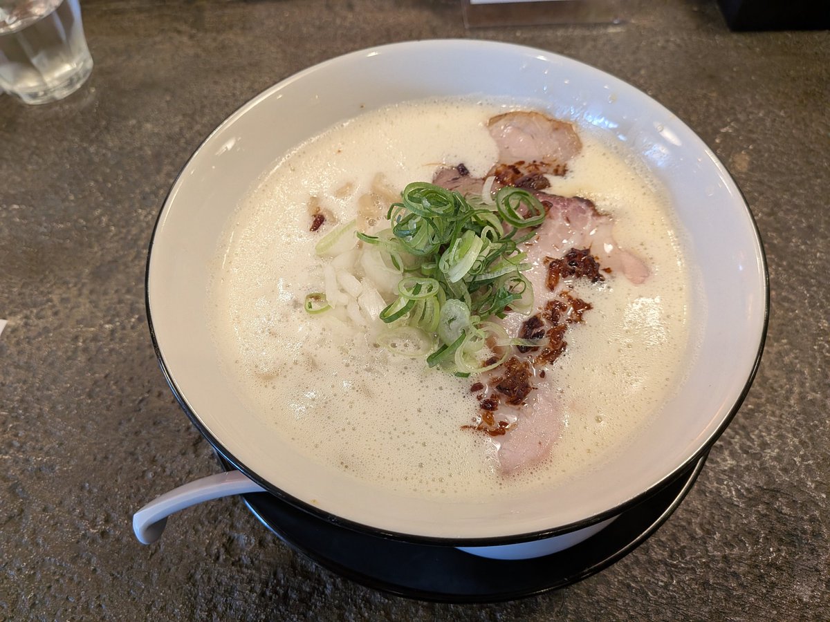 ３月３０日(月)
本日夜営業の日
18:00〜21:00 
営業いたします。

今日店に入った時少し頭痛がしたので
休ませてもらいました(なので漫画ありません)
おかげて体調ばっちりで夜営業やれます
本日もよろしくお願いします！

一兎軒さん
鶏白湯もうめえ
切磋琢磨して
鶴瀬盛り上げます！