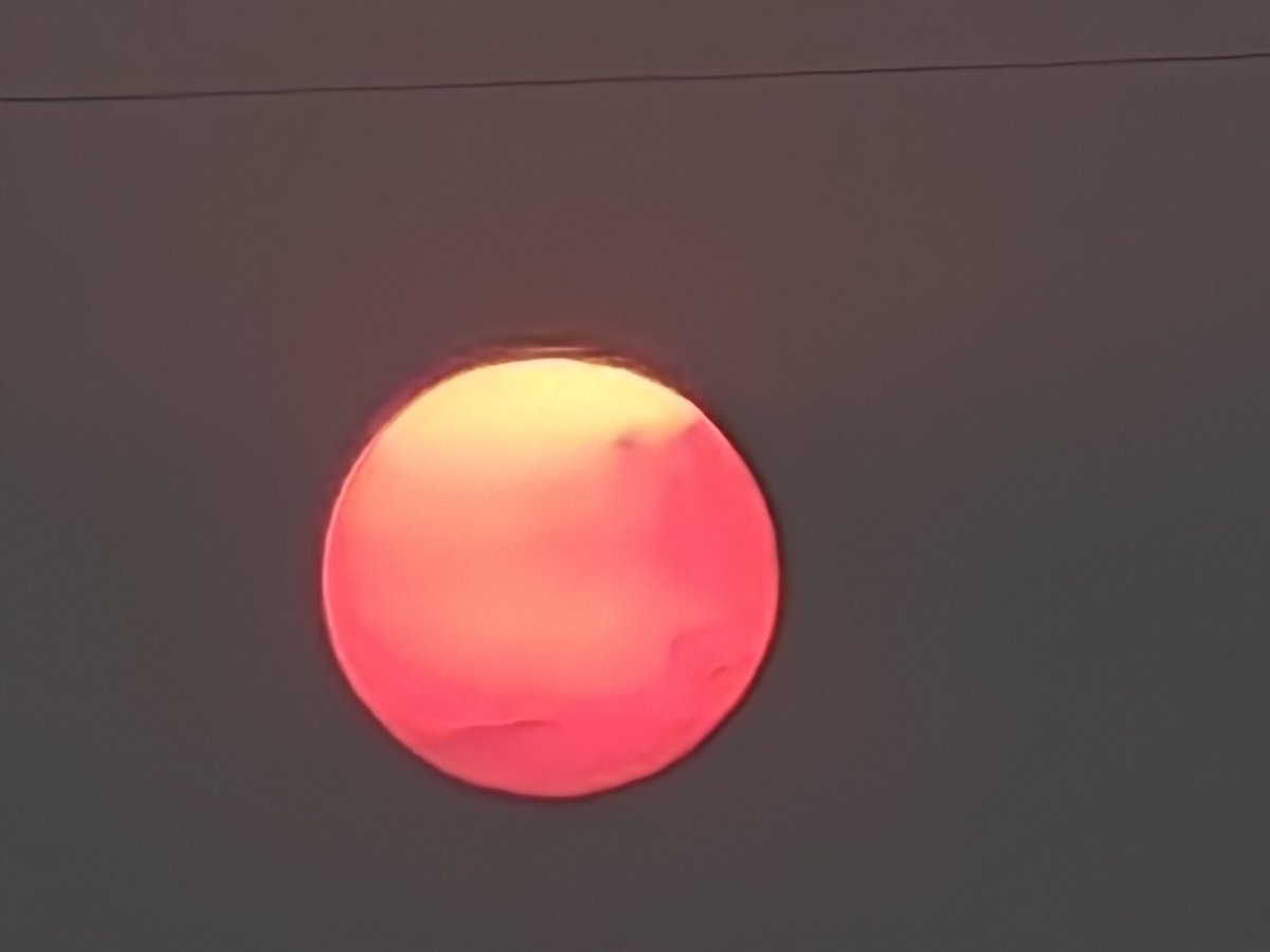 manoj_kumar_ai1's tweet image. This is what I captured in my OnePlus 12 🤗

#oneplus #oneplus12 #moon #sun