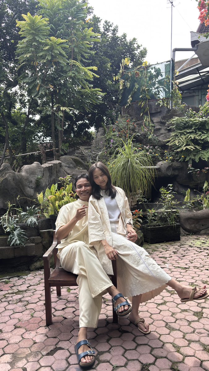 2cute2handle_'s tweet photo. Guys inpo cara bikin suami milenialku stop gaya luv pake jari kaya buibu, malu bagettt. Tapi dilarang kaya disuruh😭😭

Sebelumnya terlihat wajah jailnya, setelahnya happy banget. https://t.co/WHevaxYg0c