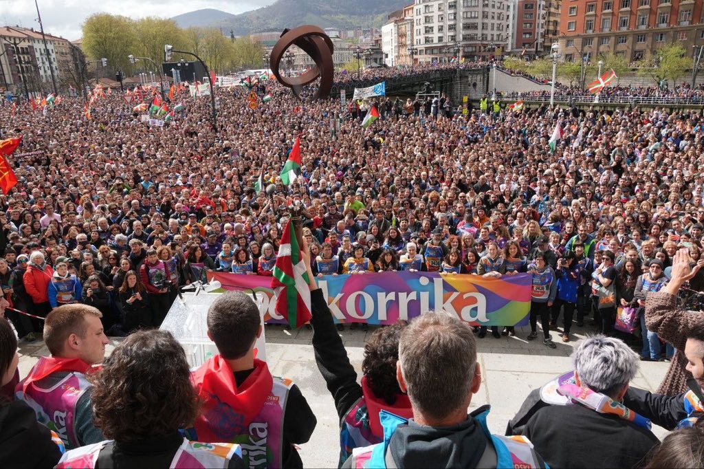 Euskal Herrian Euskaraz tweet media