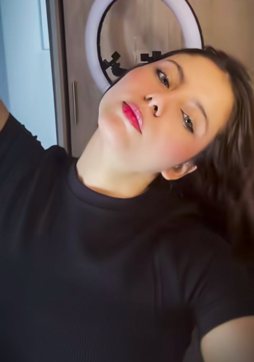 jeffandco's tweet image. Juliana illumine chaque pièce où elle entre. Son ambition pour devenir modèle s’accompagne d’une personnalité rayonnante, d'un charisme incroyable, regard dont l'étincelle brille depuis son âme. Elle est lumière, détermination juls.152 vm.tiktok.com/ZNRC1496L/ #Modele #FutureModel