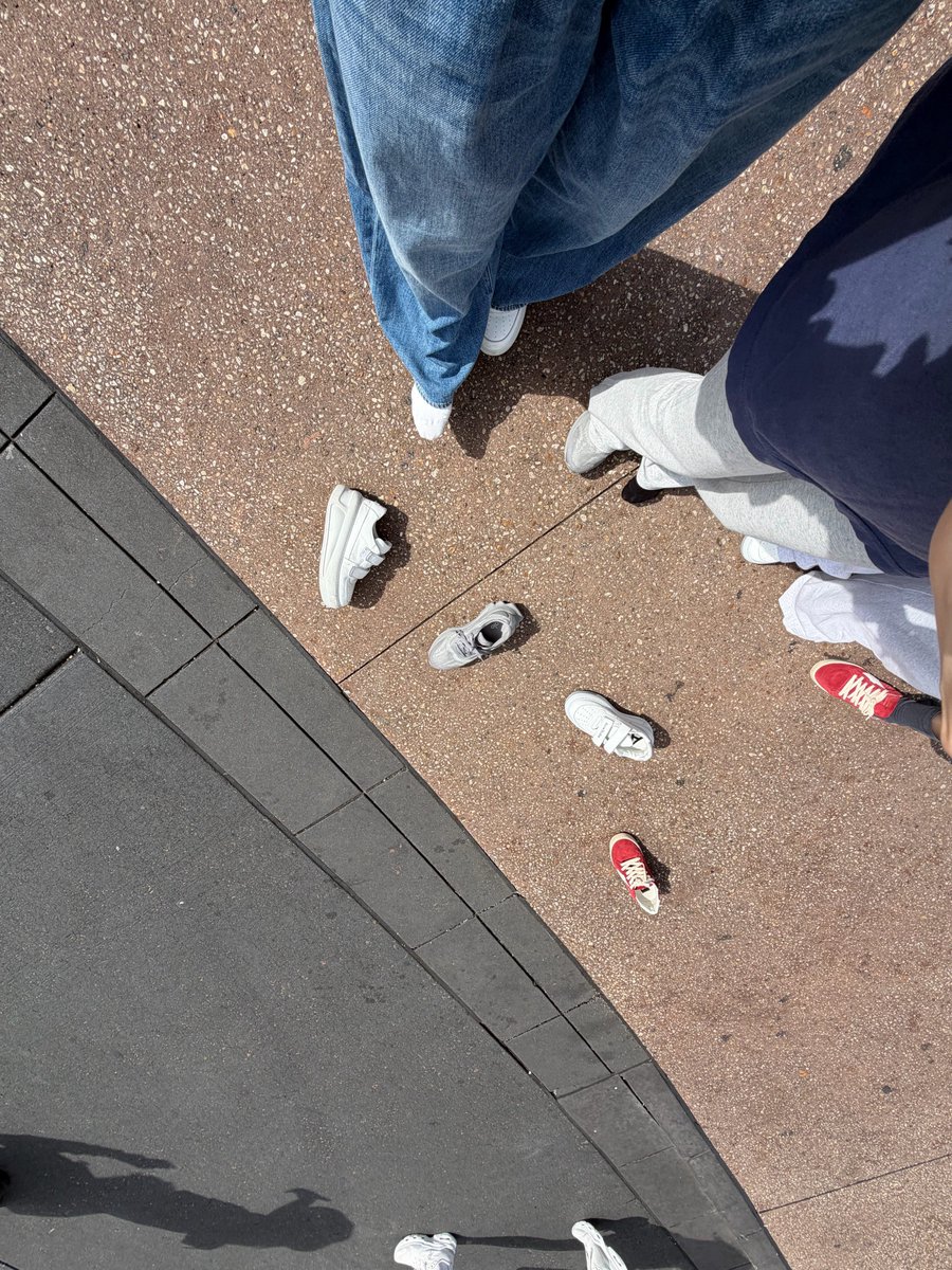 ⒺⓂ︎ⓄⓁⓎ tweet media