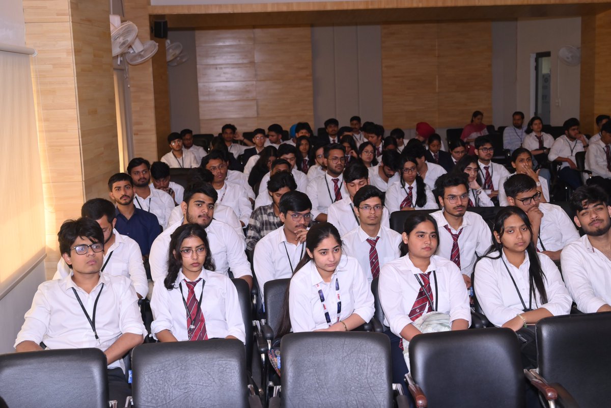 KnowledgeResou5's tweet photo. Glimpses of IEEE Database Training | CU Library 📚

KRC, Chandigarh University organized the IEEE ASPP Online &amp; POP All Training on 25–26 March 2026. 
Sessions by Mr. Ritesh Kumar Jha covered advanced search, ethical use &amp; research enhancement.

#IEEE #CULibrary #ResearchSupport https://t.co/fKpPUAlhwJ