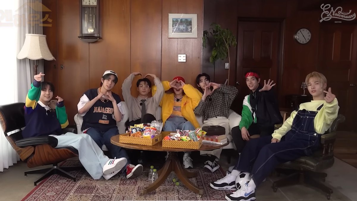 sevenvasion's tweet photo. the way it’s giving their first enniversary  🥹 https://t.co/RM0vsL2z0m