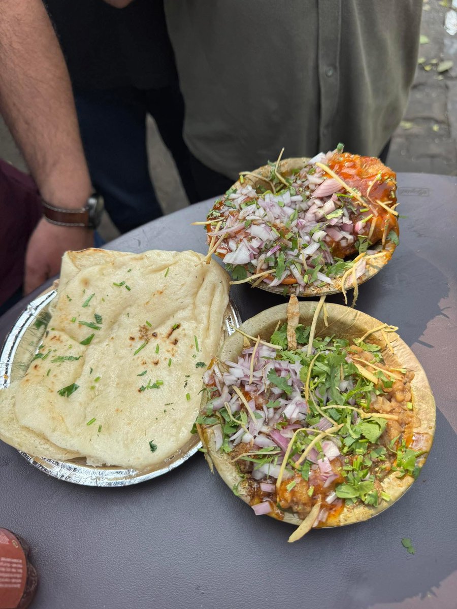 MIKFOOD's tweet photo. Chole Kulche And Kachori At Fateh Chand, Civilines https://t.co/U6ZmpOVks0