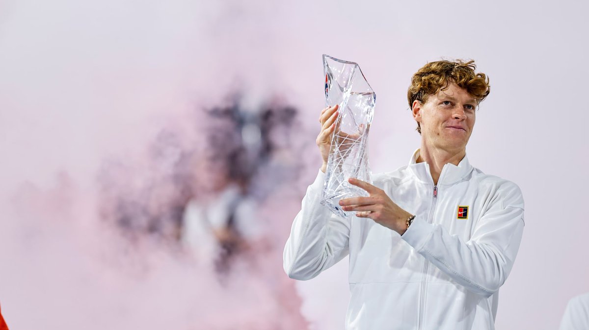 MadrePatrizia's tweet photo. Ti lovvo, ragazzo 🧡🦊🧡🦊#TPDS #Sinner #Miamiopen #Miamiopen2026 https://t.co/Q52mrh75Da