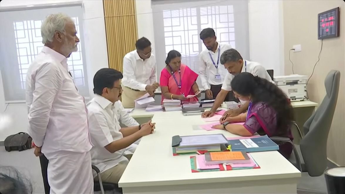 Lok Poll tweet media