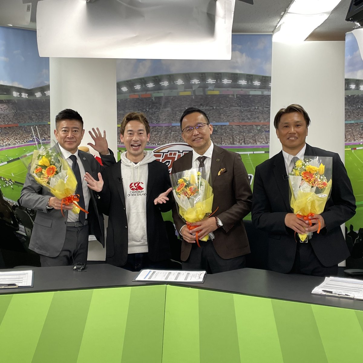 VoiceOn_Kos tweet media