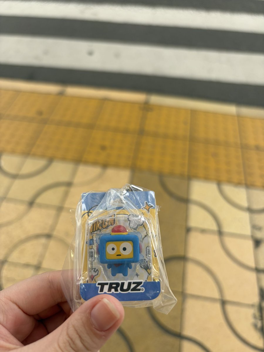 お い な り tweet media