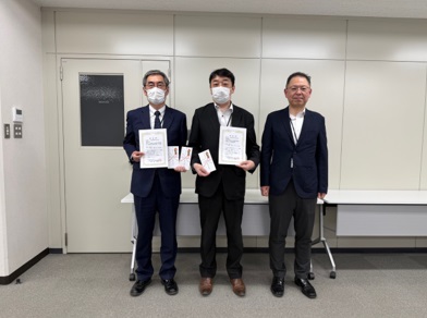 HOTnet_Official's tweet photo. ＼社内表彰レポート📸🏆／
営業・技術・間接の各部門で、目覚ましい成果を上げた仲間が表彰されました✨収益拡大や業務改善など、北海道のインフラを支える知恵と工夫がキラリと光ります。この喜びを活力に変え、より良いサービス提供へ。チーム一丸となって突き進みます！📡❄️
#表彰 #通信 https://t.co/gMhzGobGiX