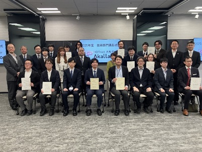 HOTnet_Official's tweet photo. ＼社内表彰レポート📸🏆／
営業・技術・間接の各部門で、目覚ましい成果を上げた仲間が表彰されました✨収益拡大や業務改善など、北海道のインフラを支える知恵と工夫がキラリと光ります。この喜びを活力に変え、より良いサービス提供へ。チーム一丸となって突き進みます！📡❄️
#表彰 #通信 https://t.co/gMhzGobGiX