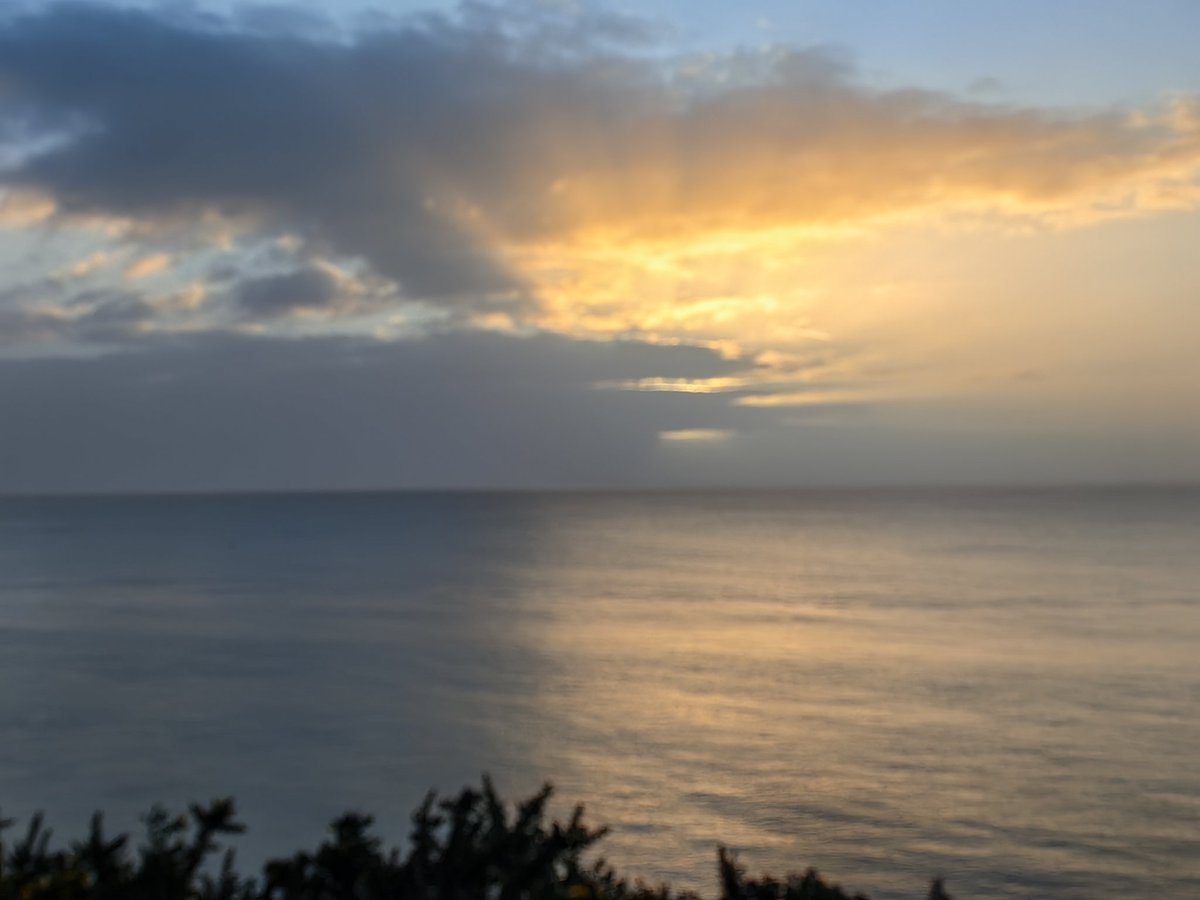 MandhariNadezna's tweet photo. Penarth, Vale of Glamorgan, Wales.

@S4Ctywydd
@StormHour
@BBCOneShow 

Morning of 30th March 2026 https://t.co/7gA3ZW12GD